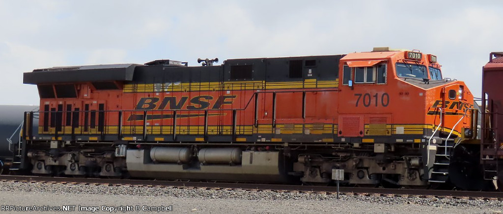 BNSF 7010